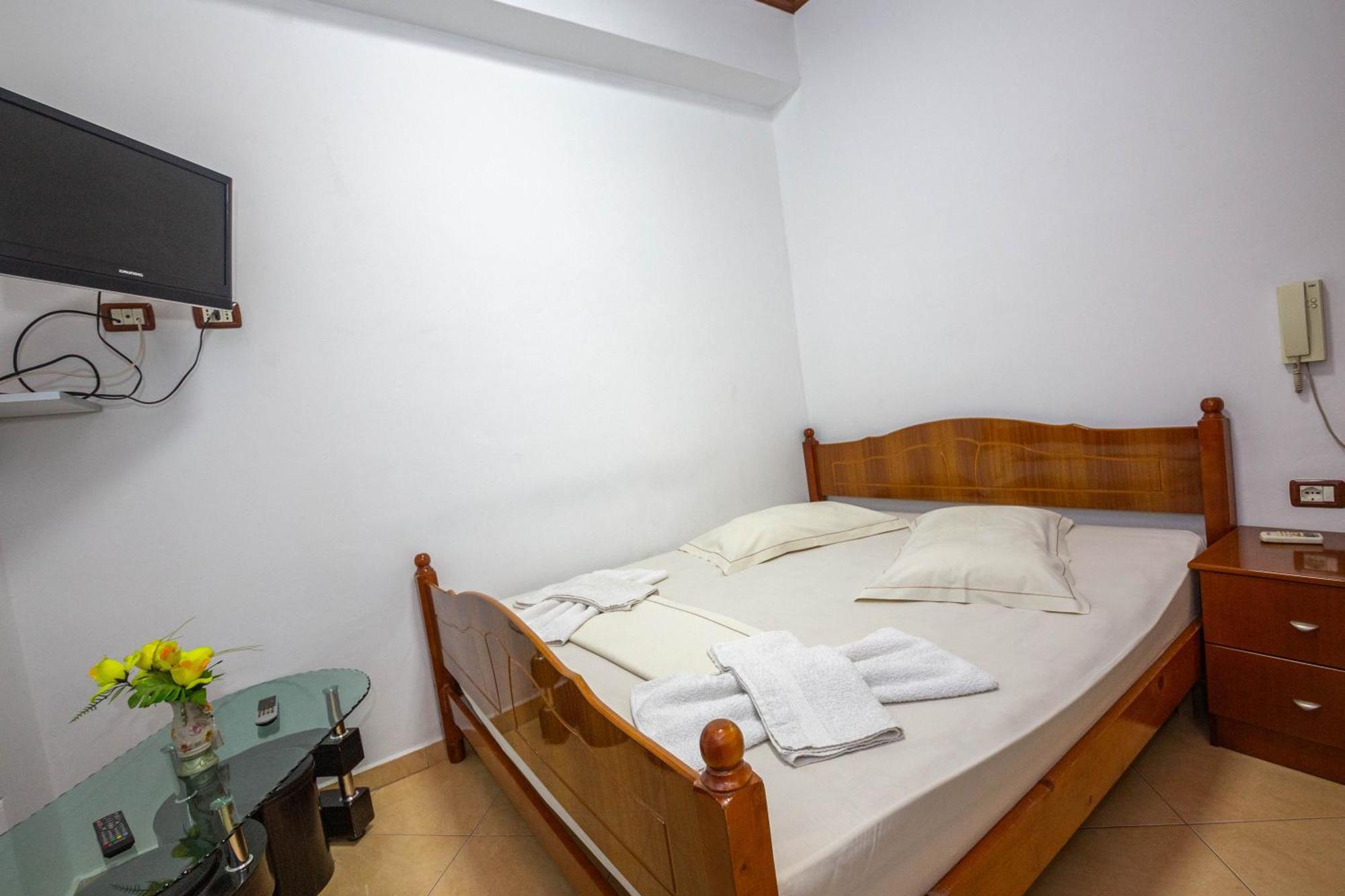 Hotel Shpella Berat Luaran gambar
