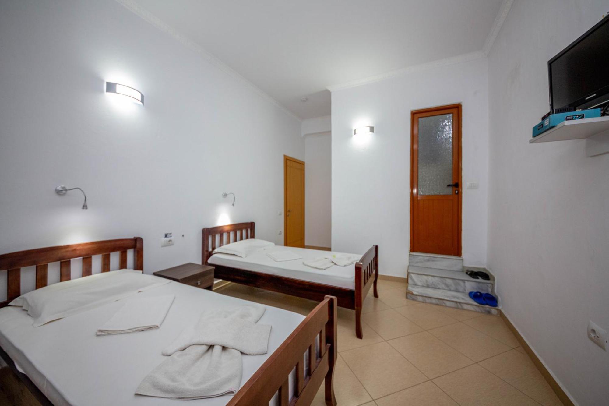 Hotel Shpella Berat Luaran gambar