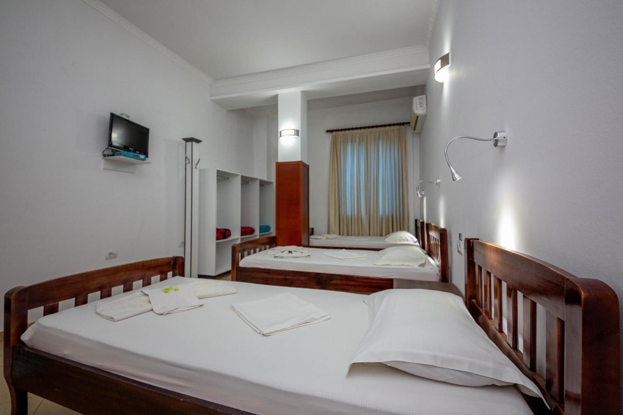 Hotel Shpella Berat Luaran gambar