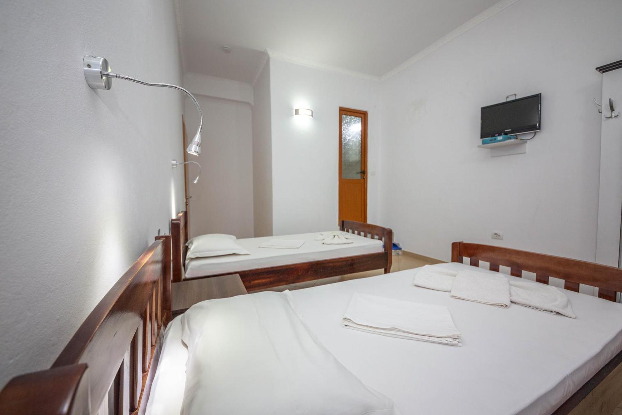 Hotel Shpella Berat Luaran gambar