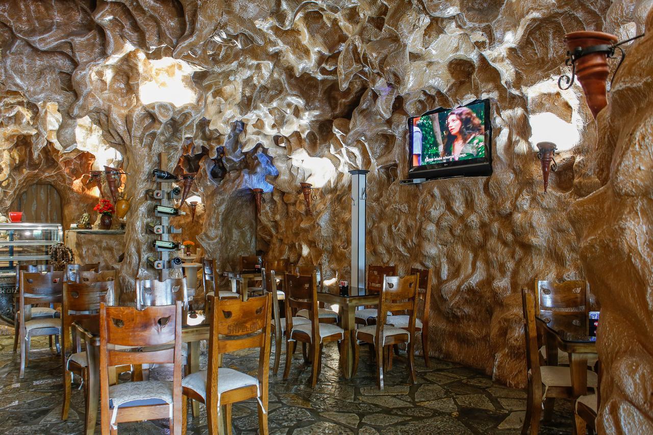 Hotel Shpella Berat Luaran gambar